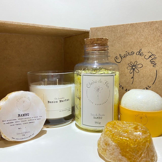 Kit Velas Aromáticas Bambu para Spa Day com Sabonete e Sais de Banho - Cheiro de Flor