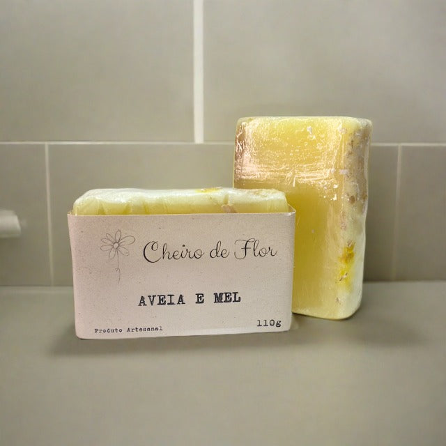 Jabón en barra artesanal - Avena y miel - Aroma a flores
