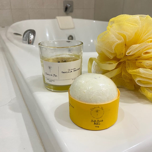 Bomba de baño con aroma a miel y flores 